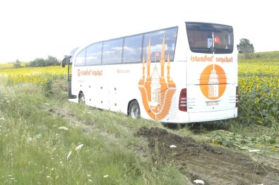 Yolcu Otobüsü Tarlaya Girdi Açıklaması 5 Yaralı