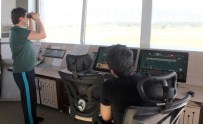 DEVLET HAVA MEYDANLARı İŞLETMELERI - Yüksekova'ya 11 Ay Sonra İlk Uçak