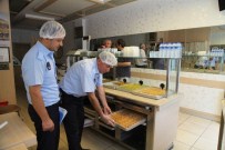 Zabıtadan Bayram Öncesi Tatlı Denetimi