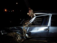 ŞERİT İHLALİ - Antalya'da Trafik Kazası Açıklaması 1 Ölü, 1 Yaralı