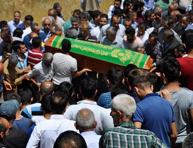 Terör saldırısında hayatını kaybeden çocukların cenazeleri toprağa verildi