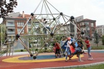 UÇAK PİSTİ - Uğur Mumcu Parkı'na İlgi Yoğun