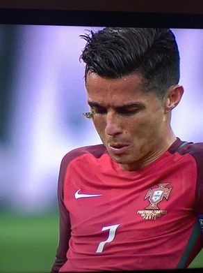 Dev finalde stadı kelebekler bastı