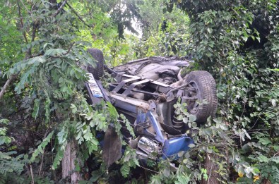 50 Metreden Uçan Otomobilden Burnu Dahi Kanamadan Çıktı
