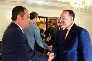 Bakan Bozdağ, Bakanlık Personeli İle Bayramlaştı
