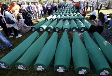 Katliamın 21. Yıldönümünde Srebrenitsa'da Acılar Hala Taze