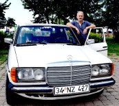 Kemal Sunal'ın Mercedesi'ne Gözü Gibi Bakıyor