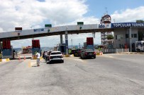 FERİBOT İSKELESİ - Köprüden Geçişler Paralı Olunca Vatandaşlar Topçular'ı Tercih Etmeye Başladı