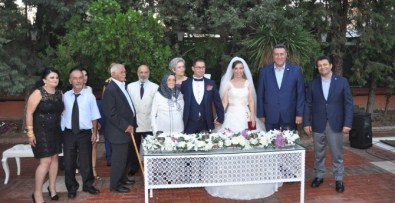 Mesai Arkadaşlarının Mutluluğuna Ortak Oldular