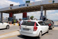 FERİBOT İSKELESİ - Vatandaşlar Feribota Yönelmeye Başladı