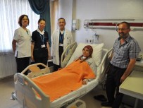 KAYıHAN - 2 Saatlik Ameliyatla 30 Yıl Sonra Sesine Kavuştu