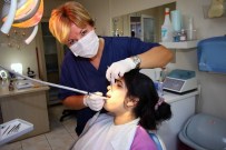 DİŞ MUAYENESİ - Bayraklı'da Diş Tedavisinde Rekor