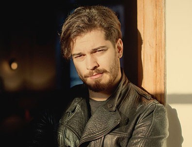 Çağatay Ulusoy sosyal medyayı salladı