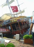 GEZİ TEKNESİ - Güzelçamlı'da Gezi Teknesi Kayalıklara Çarptı