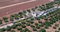 YOLCU TRENİ - İtalya'da Trenler Çarpıştı Açıklaması 12 Ölü