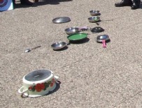 İzmir Büyükşehir Belediyesi önünde 'tencere tavalı' eylem