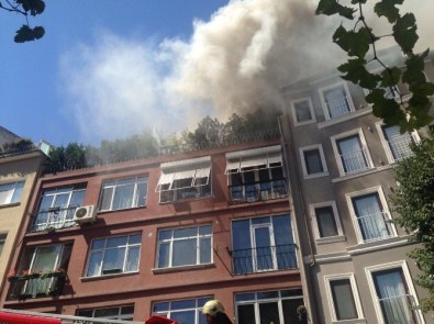 Ünlü oyuncu Mustafa Uğurlu'nun evinde yangın çıktı