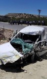 YOLCU MİNİBÜSÜ - Yolcu Minibüsü İle Kamyonet Çarpıştı Açıklaması 5 Yaralı