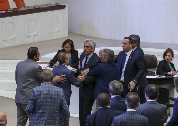 TBMM Genel Kurulu'nda gerginlik