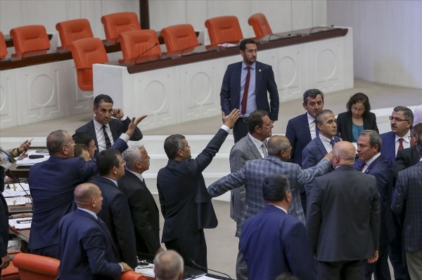 TBMM Genel Kurulu'nda gerginlik