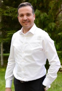 Doç. Dr. Kürşad Zorlu'ya Kazakistan'da Ödül