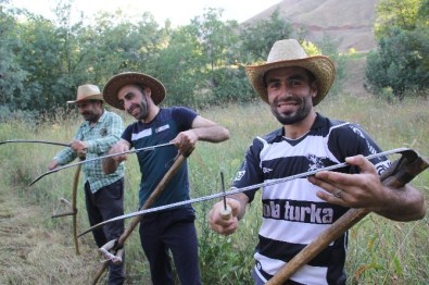 Hakkari'de Ot Biçme Zamanı Başladı