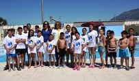 YAZ OKULLARI - Yunusemreli Çocuklar Yüzme Öğreniyor
