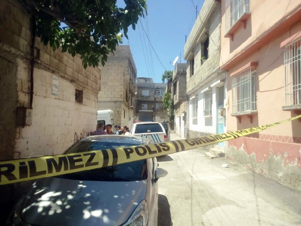 Başından vurulan polis memuru ağır yaralandı!