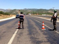 HATALı SOLLAMA - Antalya'da Bayramda Huzuru Jandarma Sağladı