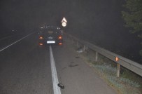 Karanlık Yolda Yürüyen Vatandaşa Otomobil Çarptı Açıklaması 1 Ölü