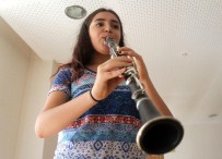 Ömrünü Tamamlamış Klarnetine Rağmen Türkiye'ye Birincilik Getirdi