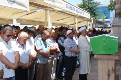 Sakarya'da Evinde Ölü Bulunan Buğra Çakır Memleketinde Defnedildi
