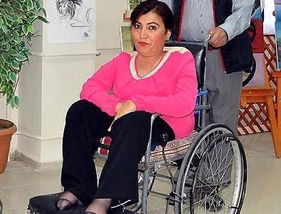 Ağzıyla portre yaptı, hediye etmek istiyor