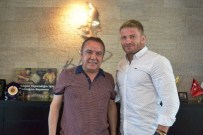 İSMAİL BALABAN - Başkan Böcek'ten, Başpehlivan Balaban'a Tebrik