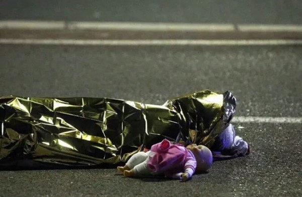 Terör oyuncak bebeği bile öksüz bıraktı