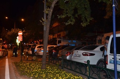 Bursa'da Vatandaşlar Meydanlara İniyor