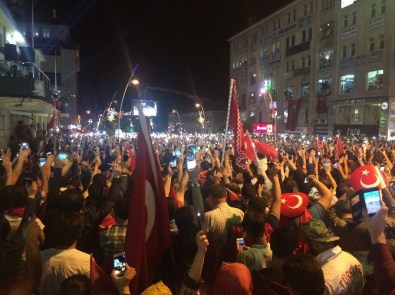 Erzurum'da Bayrak Yürüyüşü