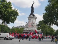 VATAN HAINI - Paris'te 'Darbeye Hayır, Erdoğan'a Destek' Gösterisi