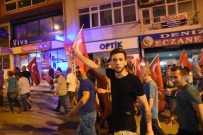 SAKARYA CADDESİ - Sinop'ta Darbe Girişimine Karşı Halk Ayaklandı