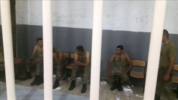 İhbar geldi cunta çöktü