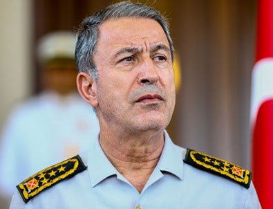 Darbeciler Hulusi Akar'ın başına silah dayamış