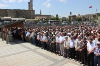 İBRAHIM AYDEMIR - Erzurum'da Darbe Girişimi Sırasında Hayatını Kaybedenler İçin Gıyabi Cenaze Namazı Kılındı