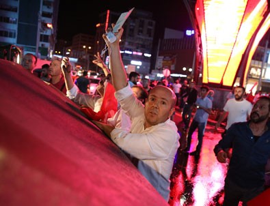 FETÖ'nün darbe girişimi 22 saatte bertaraf edildi