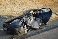 ABDULLAH ŞAHIN - İki Otomobil Çarpıştı Açıklaması 8 Yaralı