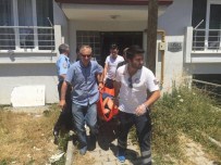 EVDE TEK BAŞINA - İntihara Kalkışan Kadını Polis Kurtardı