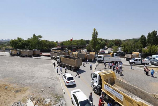 Etimesgut'taki Zırhlı Birlikler'in kapıları tutuldu