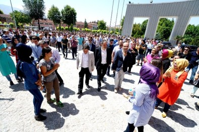 Başkan Çakır Belediye Girişinde Slogan Ve Alkışlarla Karşılandı Açıklaması