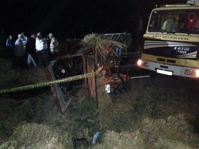 Hayvan Yüklü Kamyon, Traktörle Çarpıştı Açıklaması 1 Ölü, 2 Yaralı