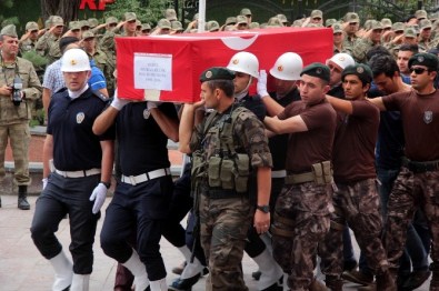 Şehit Polis Memurunun Küçük Kız Kardeşi Sıla, Yürekleri Dağladı