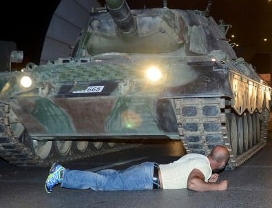 Tankın önüne yatan vatandaş konuştu